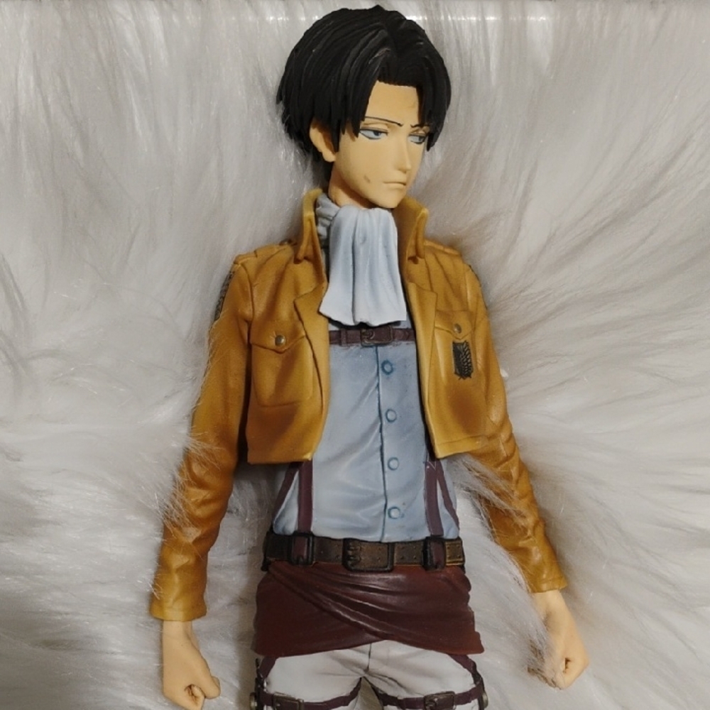 Action Figure with Brown and Yellow Outfit - Picture 2 of 5